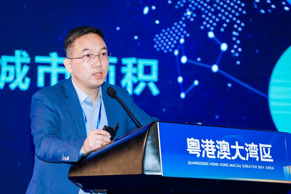 杨新华副总编