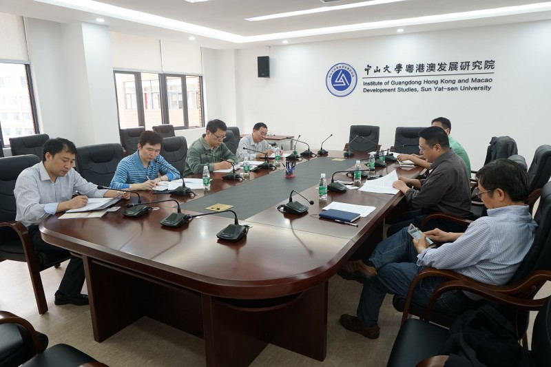 图中为座谈交流会情况