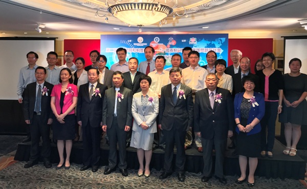 座谈会合影