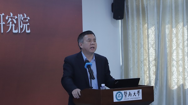 郭天武教授作主题发言