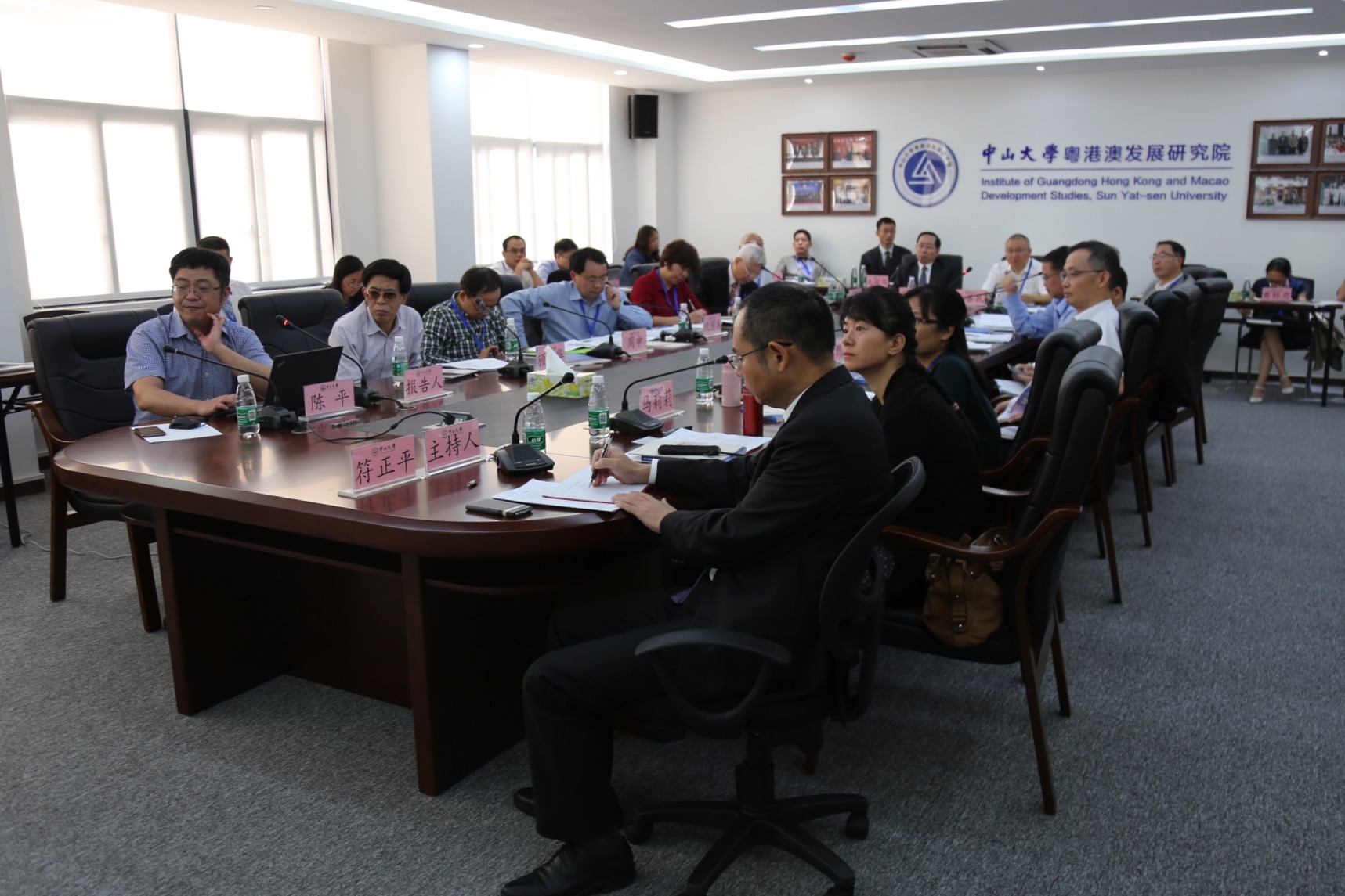首届“一带一路”建设暨“开放新格局下的港澳与内地经贸关系”学术研讨会召开
