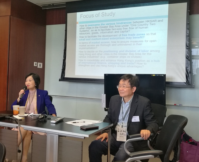 1叶刘淑1叶刘淑仪主席与陈广汉副院长共同主持调研座谈会仪主席与陈广汉副院长共同主持调研座谈会