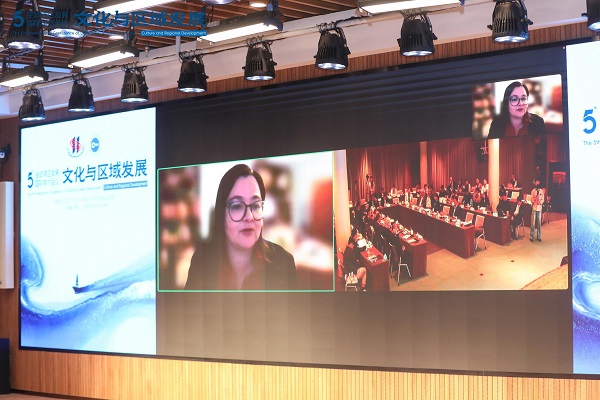 美国民俗学会执行理事长蒋岚博士作主题报告