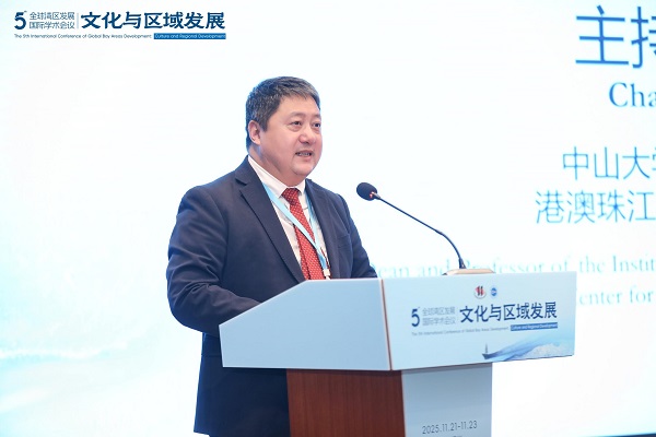 何俊志教授主持开幕式