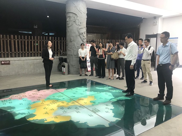 调研组在江门调研