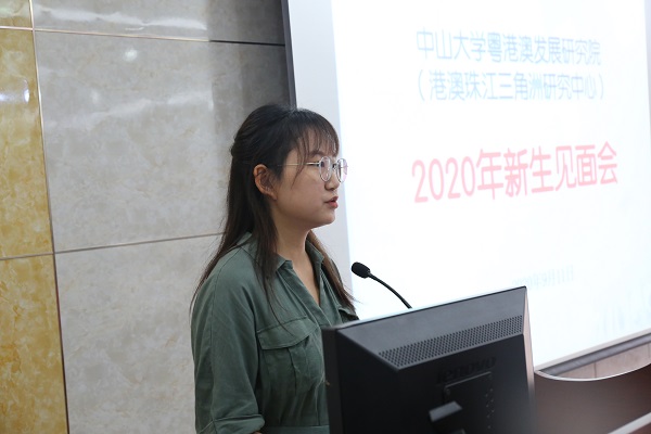 在校生代表杜妍发言