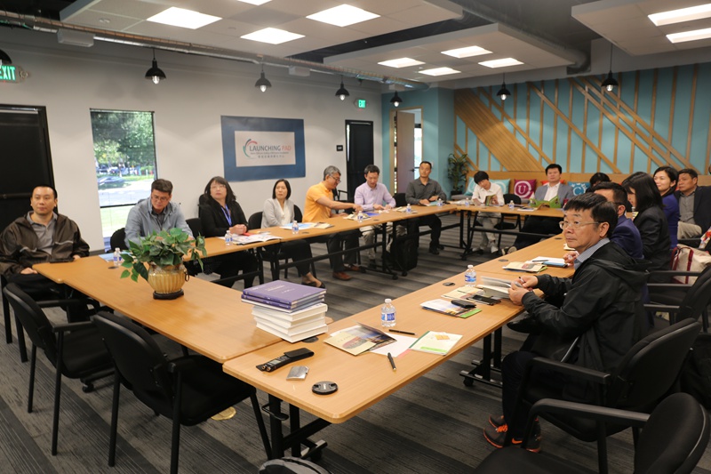 8与新硅谷离岸孵化中心进驻企业座谈交流